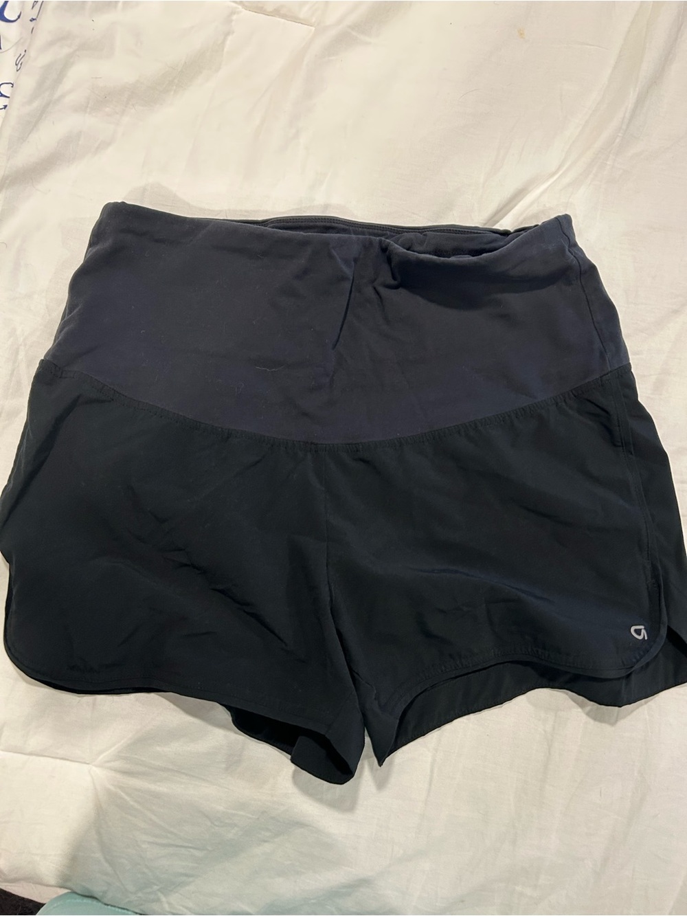 GAP maternity High-Waist Athletic Shorts - Black